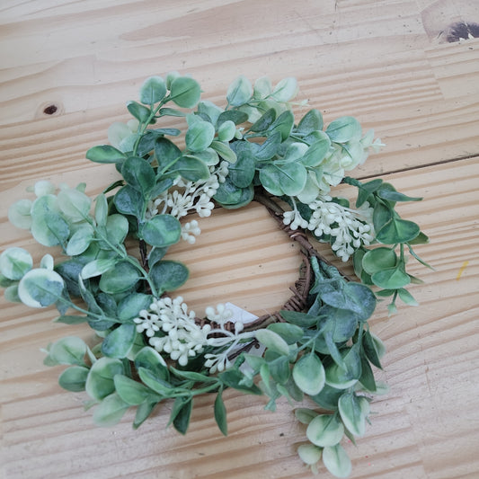 Seeded Baby Eucalyptus Wreath 10"