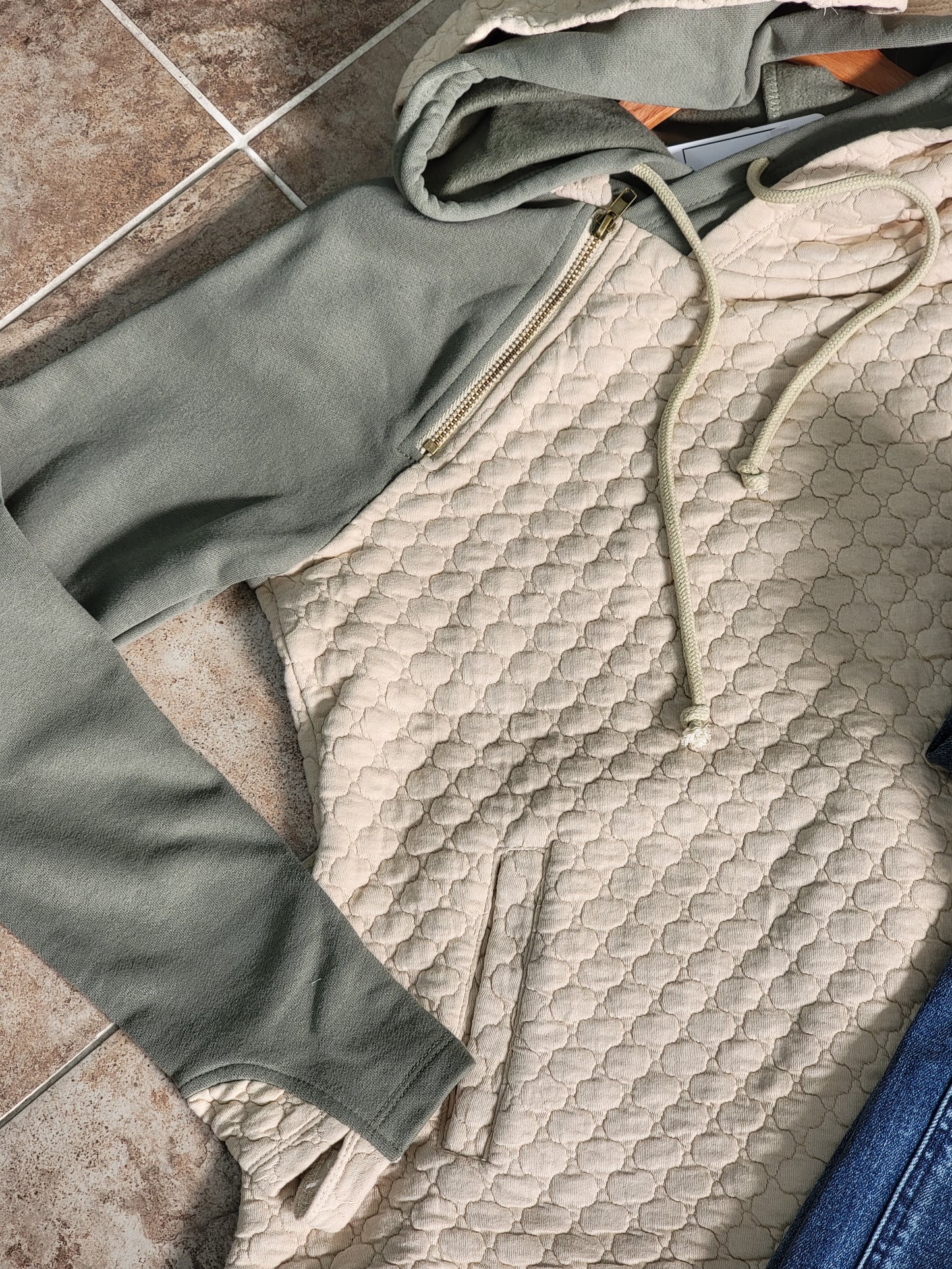 Quilted Layered Hood Sweatshirt