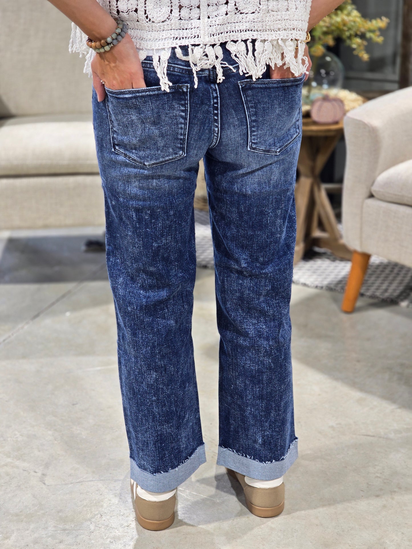 Mid Rise Loose Straight w/ Cuffed Hem Jeans