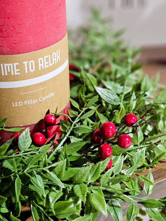 Lady Ruscus & Berries Candle Ring