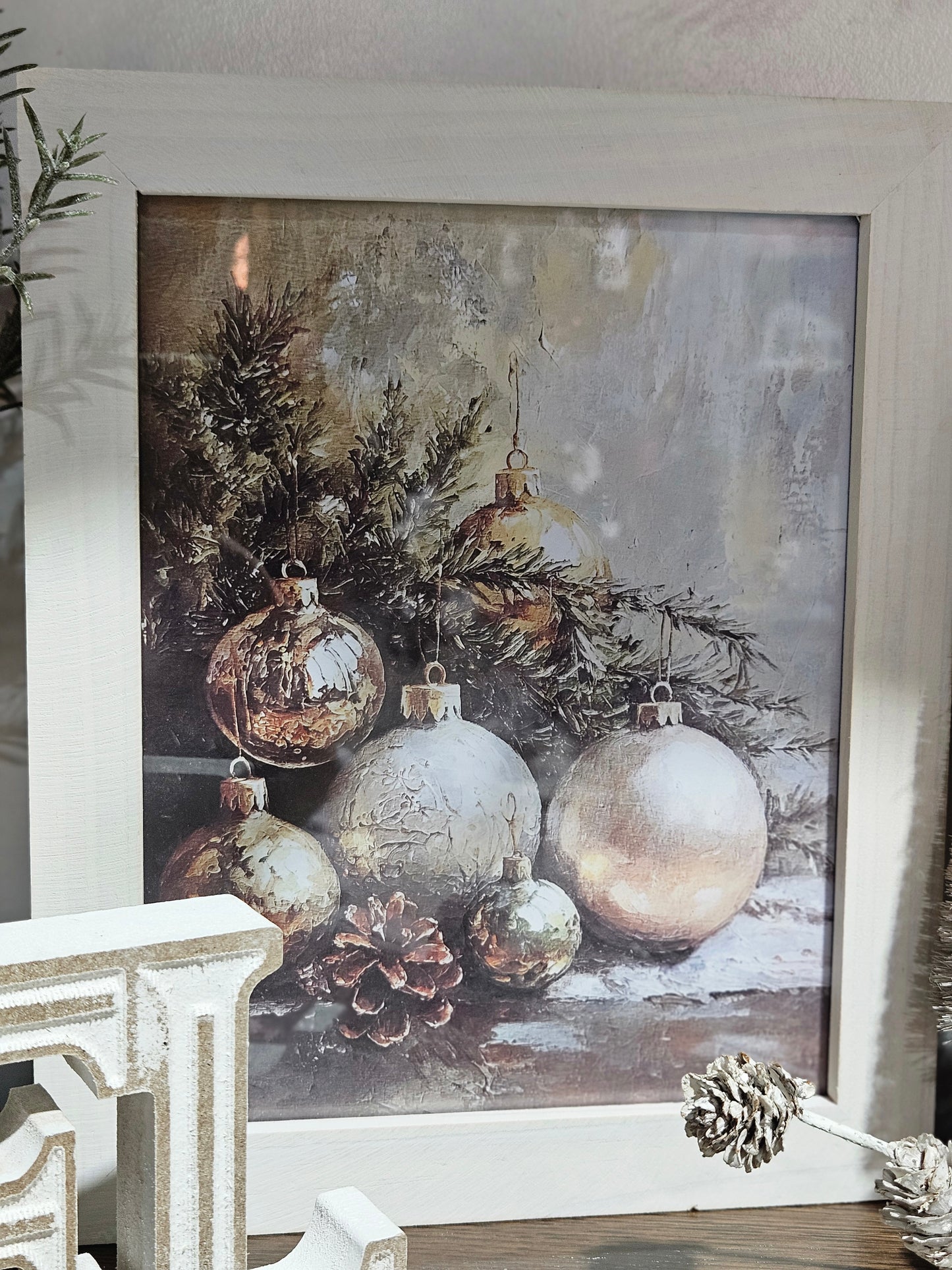 Four Bulbs & Pine Christmas Frame
