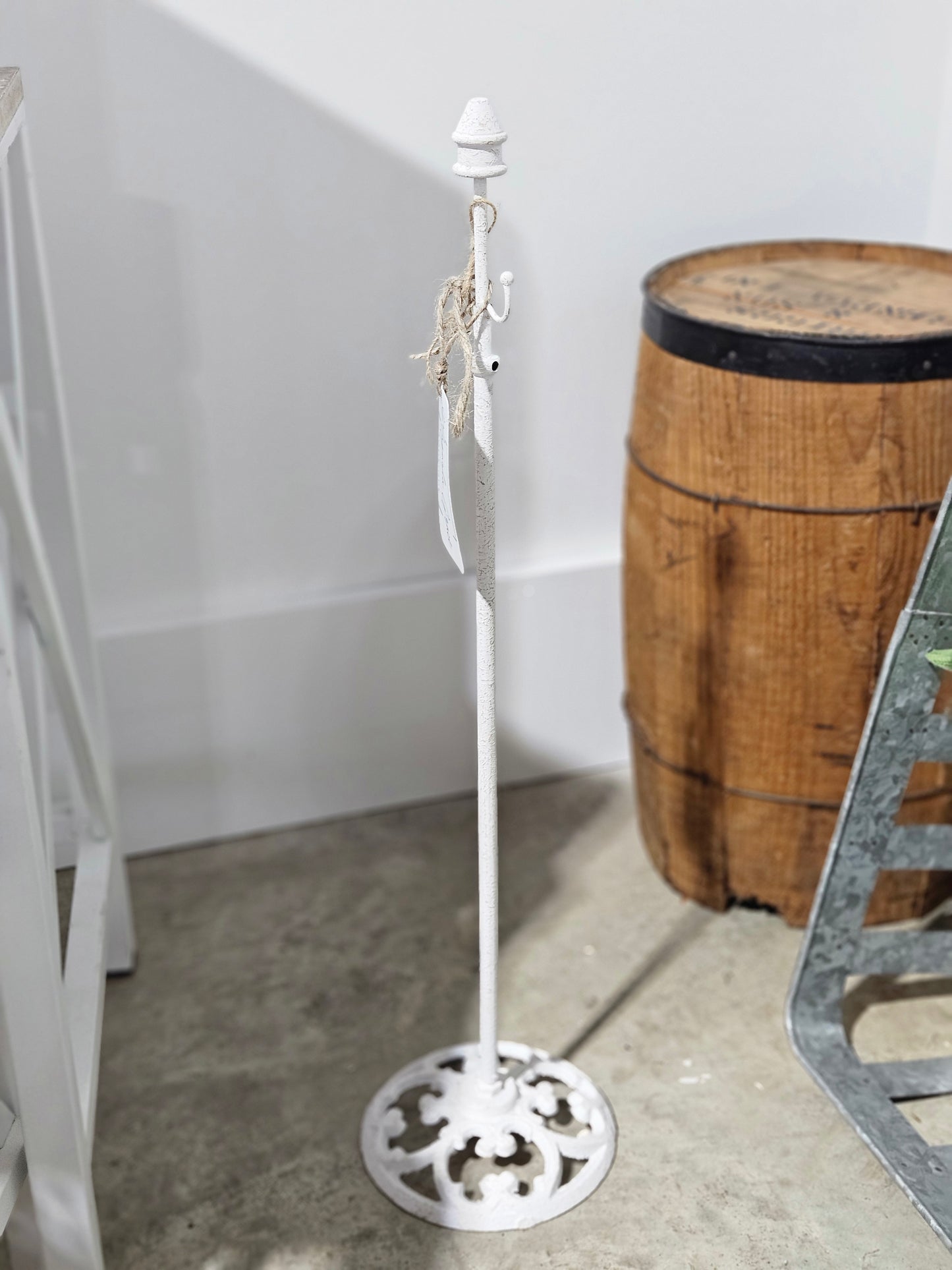 Extendable Farmhouse Wreath Holder