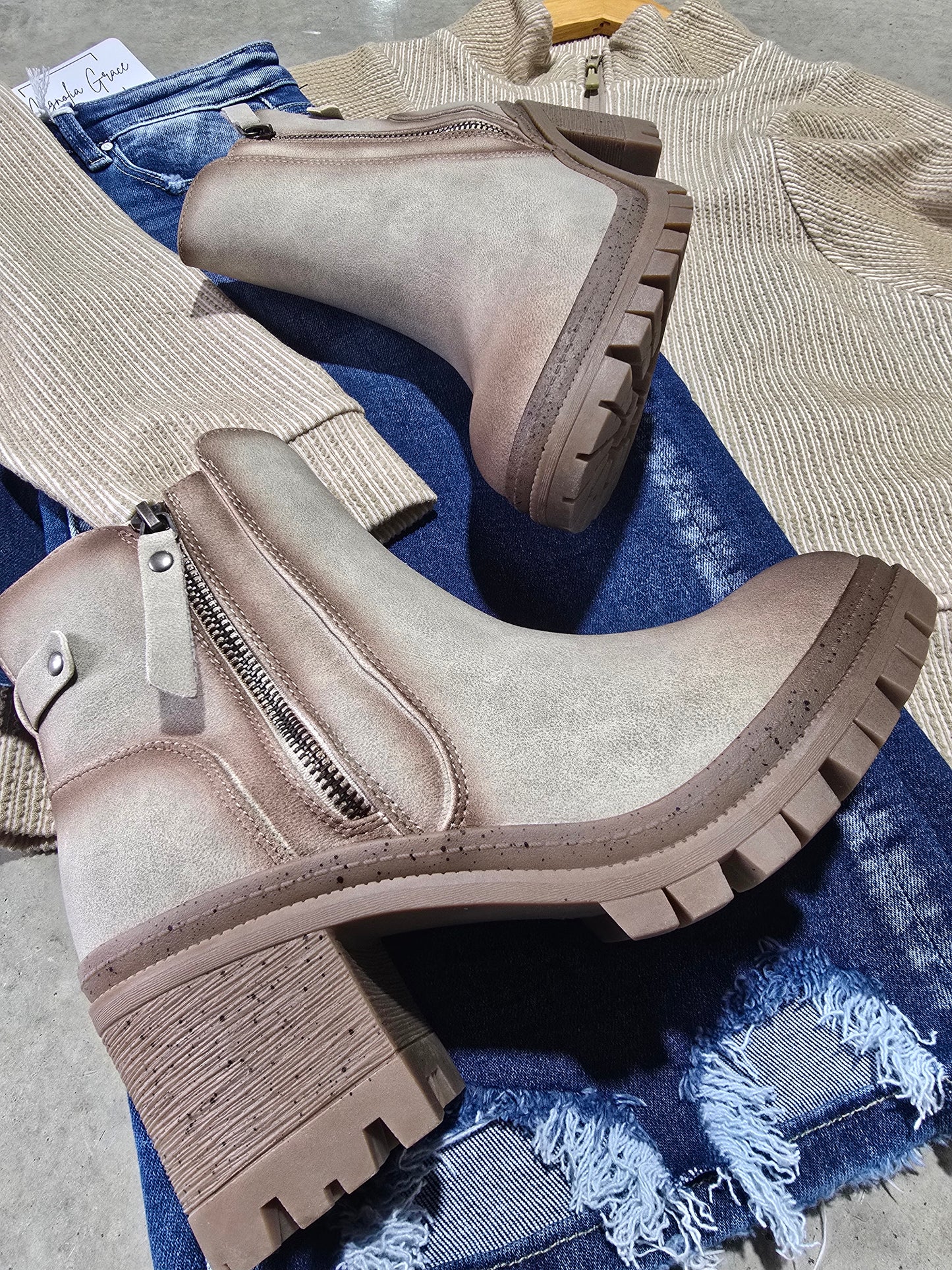 Maeve Beige