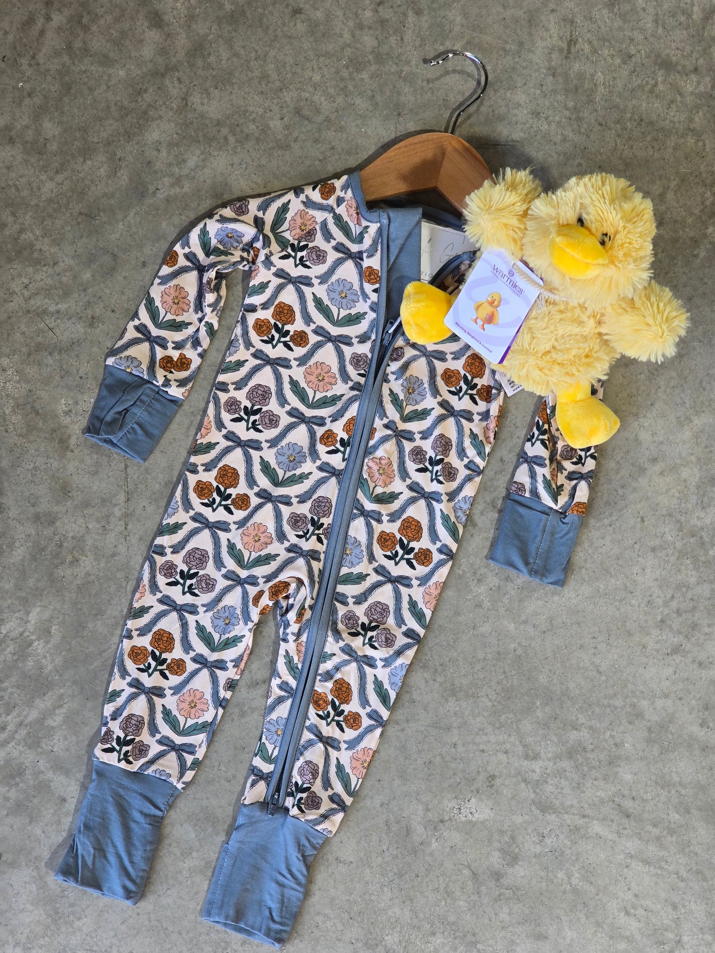 Cottage Bow Bamboo Zippy