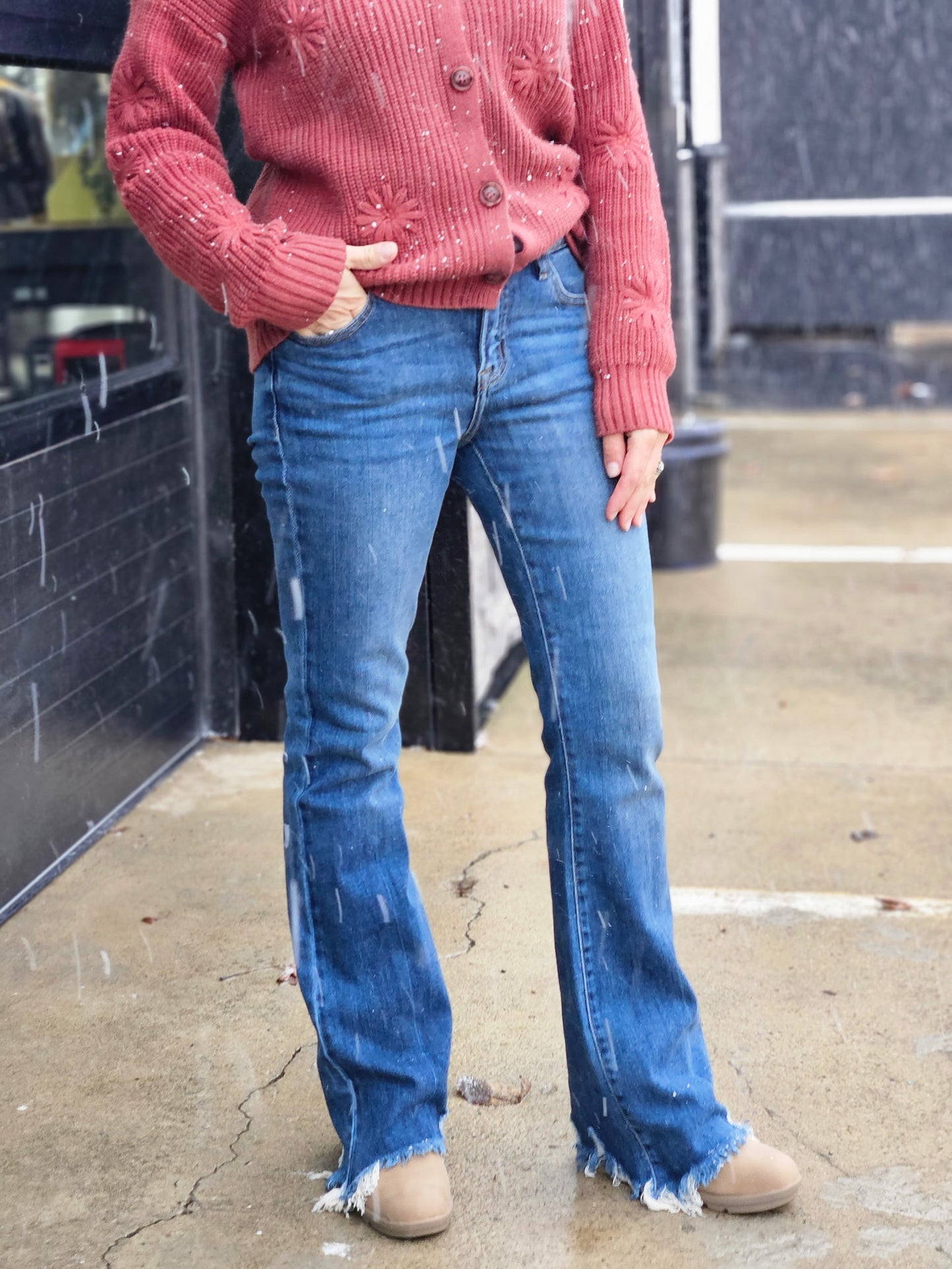 Mid Rise Frayed Hem Jeans